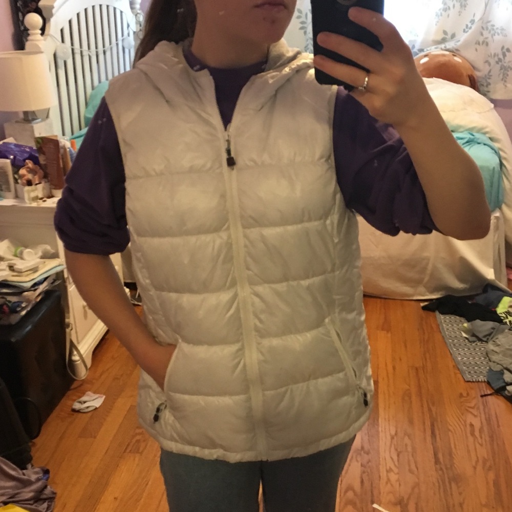 White winter puffer vest with hood